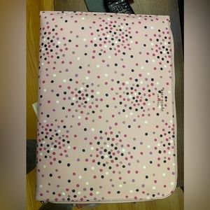 Used once. Still looks brand new. Fits 13” laptops not sure if it’ll fit 15”